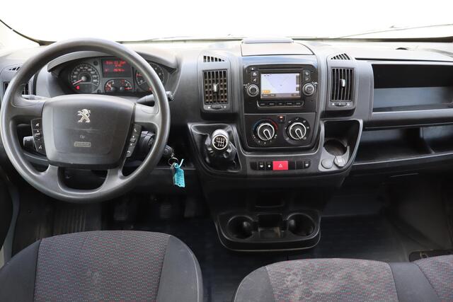 Peugeot BOXER 330 2.0 BlueHDI L2H1 Premium DC Navigatie, Camera, Trekhaak, Cruise control, 6 Persoons, Airco