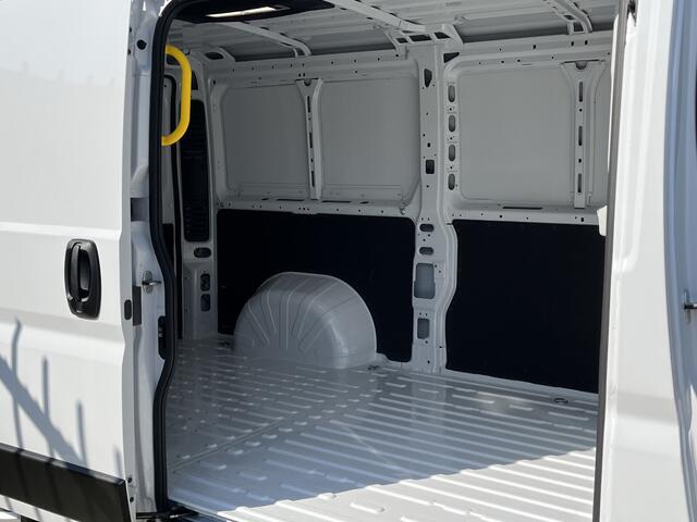 Peugeot BOXER 2.2 BlueHDi 120 S&S L2H1 3.0t | Trekhaak | Camera | Cruise Control