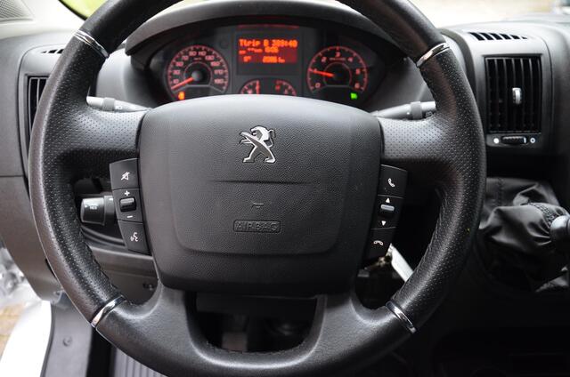 Peugeot BOXER 2.2 BlueHDi 165PK Bakwagen met lage vloer/Airco/Navi/Cr-Controle/Zij-Deur/Dak-Spoiler/Treeplank/Bijrijders bank