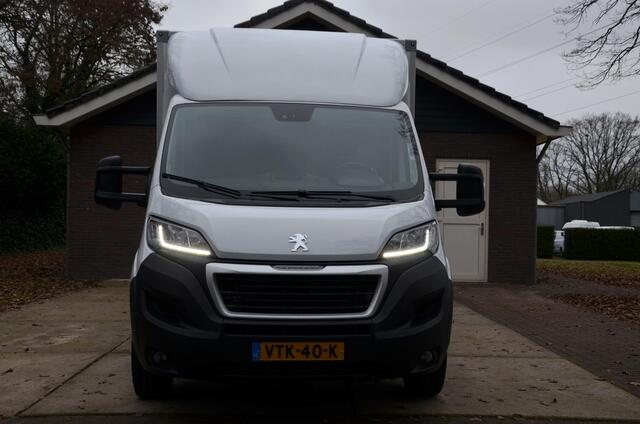 Peugeot BOXER 2.2 BlueHDi 165PK Bakwagen met lage vloer/Airco/Navi/Cr-Controle/Zij-Deur/Dak-Spoiler/Treeplank/Bijrijders bank