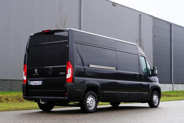 Peugeot BOXER 335 2.2 BlueHDi 165 L3H2 Asphalt |Topstaat |BPM vrij |Camera |Cruise |Navi |Airco |Trekhaak |Metallic |EURO6 |3500 KG |Parkeersensoren |Mooie camperbasis