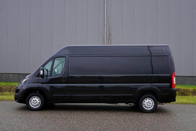 Peugeot BOXER 335 2.2 BlueHDi 165 L3H2 Asphalt |Topstaat |BPM vrij |Camera |Cruise |Navi |Airco |Trekhaak |Metallic |EURO6 |3500 KG |Parkeersensoren |Mooie camperbasis