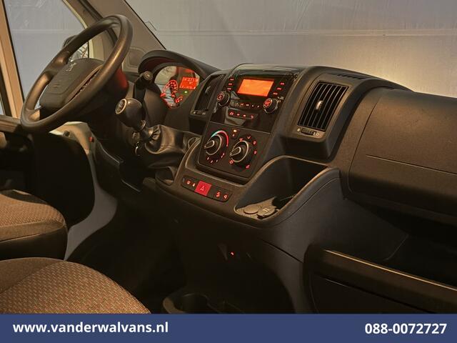 Peugeot BOXER 2.2 BlueHDi 141pk Bakwagen Laadklep Euro6 Airco | Cruisecontrol | 955kg laadvermogen Bijrijdersbank