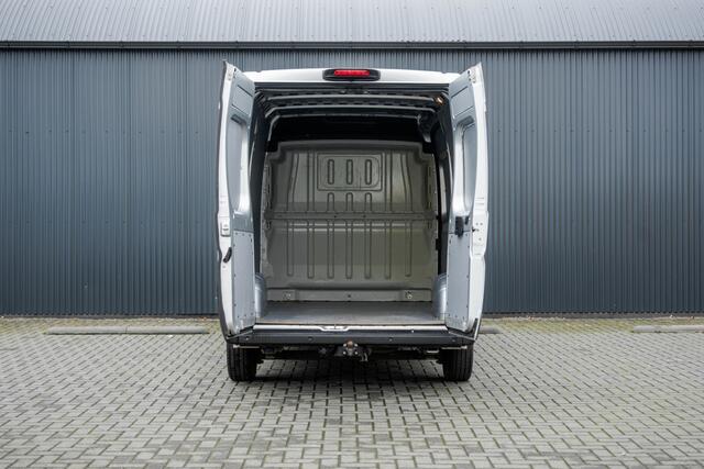 Peugeot BOXER 330 2.2 BlueHDi 120 L2H2 Premium | Camera | Cruise | Navi | Airco | Trekhaak
