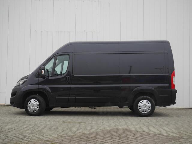 Peugeot BOXER 333 2.2 BlueHDi 140 L2H2 Premium 140 Pk | 3-Zits | Camera Achter | Laadruimte Pakket | Cruise Control | Navigatie | Comfort Stoel