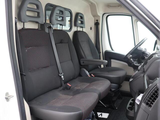 Peugeot BOXER 330 2.0 BLUEHDI 130 PK EURO 6 + CAMERA | TREKHAAK | NAVIGATIE | CRUISE | AIRCO