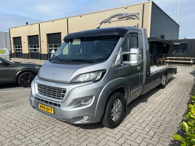 Peugeot BOXER 435 2.2 BlueHDi tijhof oprijwagen luchtvering, cruise, clima, trekhaak