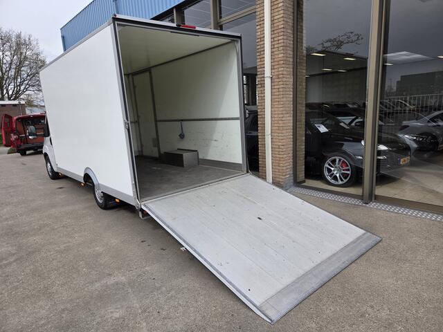 Peugeot BOXER 2.2 BlueHDi 140 PK Lowliner Laadklep / Oprijklep Lage instap Airco Cruisecontrol