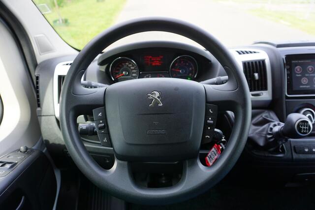 Peugeot BOXER 2.2 BlueHDi 140 L3H2 3.5t in Topstaat |Camera |Cruise |Carplay |Android auto |Airco |Betimmering |1e eigenaar |Lage KM-stand |EURO6D |BPM vrij voor ondernemers |Mooie camperbasis
