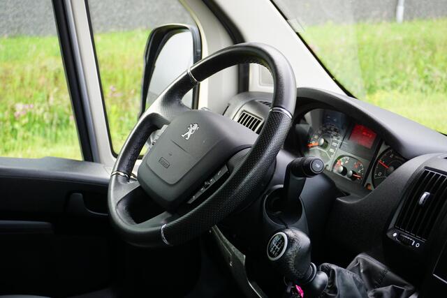 Peugeot BOXER 335 2.2 BlueHDi 140 L2H2 Premium in Topstaat |Metallic |Camera |Cruise |Navi |1 eigenaar |3500 KG |Mooie Camperbasis |BPM vrij |140 pk |EURO6D