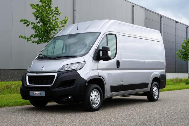 Peugeot BOXER 335 2.2 BlueHDi 140 L2H2 Premium in Topstaat |1e eigenaar |Camera |Cruise |Navi |140 pk |3500 KG |BPM vrij |Mooie camperbasis |Metallic lak |Parkeersensoren |EURO6D