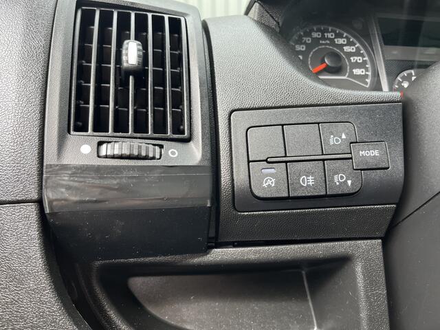 Peugeot BOXER 435 2.2 BlueHDi Bakwagen 750kg laadklep zijdeur Airco Telefoonverbinding Bluetooth bakwagen verhuiswagen Meubelbak euro 6