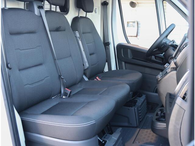 Peugeot BOXER e-Boxer 3.5t L4H3 Zwaar 110 kWh | 1ste eigenaar | AppleCarPlay/AndroidAuto | Navigatie | Cruise Control | Climate Control | Keyless | LED | Camera | 3 zits | Laadvloer | Parkeersensoren |