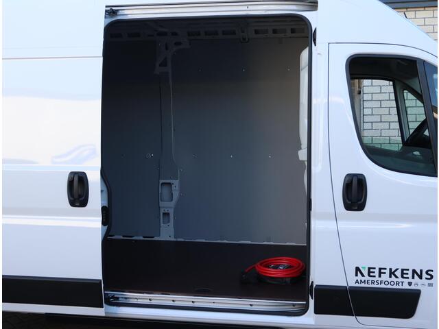 Peugeot BOXER e-Boxer 3.5t L4H3 Zwaar 110 kWh | 1ste eigenaar | AppleCarPlay/AndroidAuto | Navigatie | Cruise Control | Climate Control | Keyless | LED | Camera | 3 zits | Laadvloer | Parkeersensoren |