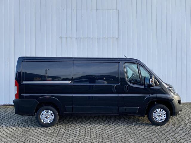 Peugeot BOXER 330 2.2 BlueHDi 120 L2H1 Asphalt | Leder | Navigatie | Achteruitrijcamera | Trekhaak | Lichtmetalen velgen | Airco
