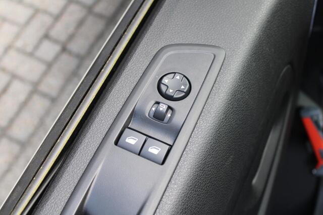 Peugeot EXPERT 2.0 BlueHDi 145PK L2 Navigatie, Camera Achter, Airconditioning, Audio, Cruise Control, Audio DAB Gereserveerd !!