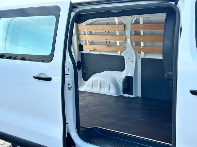 Peugeot EXPERT 1.5 BlueHDI 102 PK / 1e EIG / 3-ZITS / L2H1 / TREKHAAK / AIRCO / CRUISE / NAVI / SCHUIFDEUR