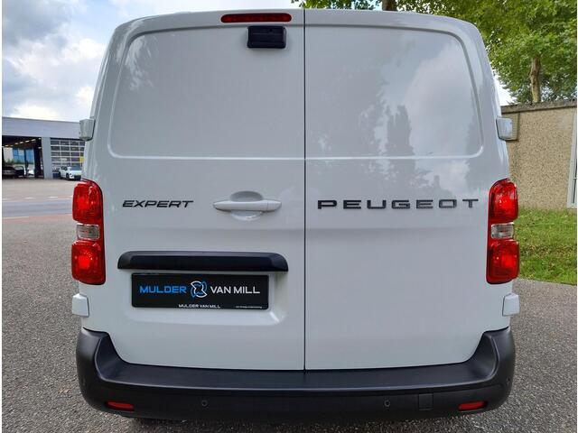 Peugeot EXPERT L2 2.0 BlueHDi 145pk EAT8 | Houten afwerking laadruimte | Verhoogd laadvermorgen | Trekhaak | Doorlaadluik tussenschot | Keyless entry | Climate control | Achteruitrijcamera | Parkeersensoren voor en achter | Surround View | NAVI | Apple Carplay | Android