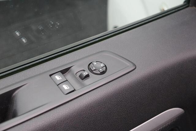 Peugeot EXPERT 2.0 BlueHDI 180 Standard Sport 2021 NAP | Camera | Navigatie | Trekhaak | Automaat | Lederen bekleding | Head up | Carplay | Xenon | LED | Bluetooth | USB | Cruise control | Airco Clima | Multifunctioneel stuurwiel |