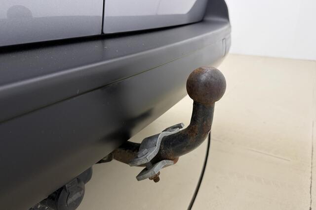 Peugeot EXPERT 2.0 BlueHDI 145 Standard Premium | Airco | Navigatie | Parkeersensoren achter | Apple carplay / Android auto | Cruise control | 3 zitplaatsen |