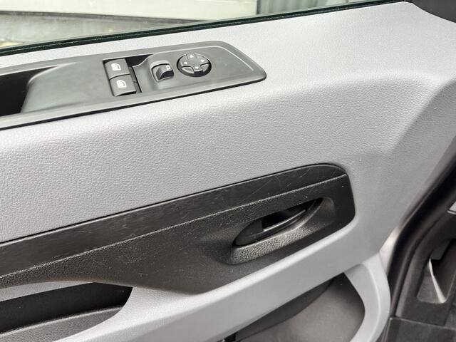 Peugeot EXPERT 1.5 BlueHDI Marge BTW en BPM vrij!! Airco Cruise controle Navigatiesysteem 2-Persoons Parkeerhulp achter Apple carplay 1e eigenaar Euro 6 Bpm en Btw vrij voor particulier gebruik !!