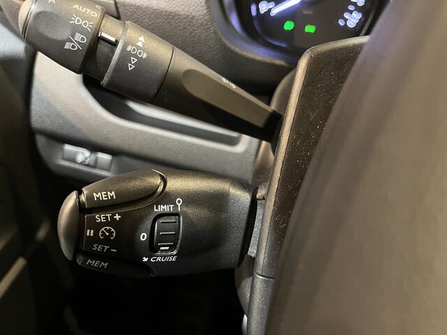 Peugeot EXPERT 1.5 HDI L2 / Euro 6 / Airco / CarPlay / Cruise Control / Trekhaak / PDC / Navigatie / 3-Zits / 82.600 KM !!