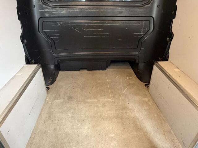 Peugeot EXPERT 2.0 BlueHDI 180PK autom 99dkm, laadlift â¬270pm