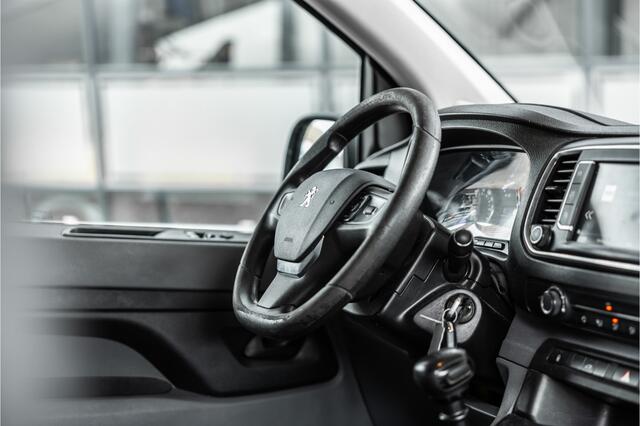 Peugeot EXPERT 2.0 BlueHDI L2 Premium | CarPlay | Navigatie | 3-Zitter | Cruise control | Airco | Nieuwe APK | Orig. NL Auto | L2H1 | Lang