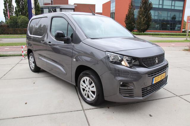 Peugeot PARTNER 1.5 B-Hdi Asphalt 3 pers. Carplay-Camera, Leder, Stoelvw, 1e eig, trekhaak Prijspakker!