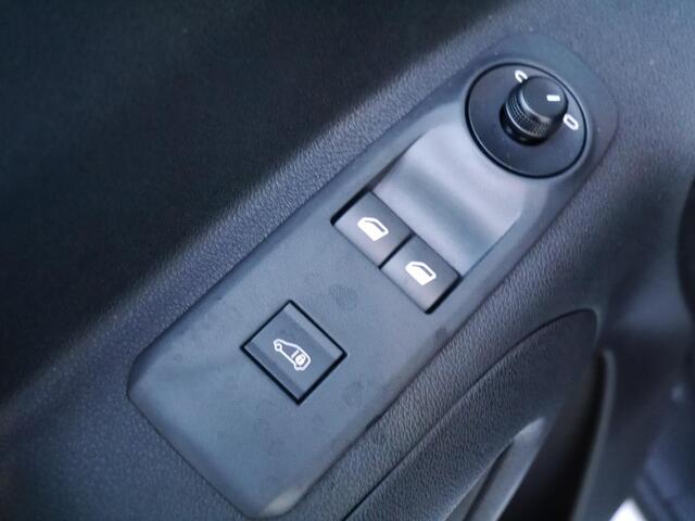 Peugeot PARTNER 1.5 BlueHDi 100 S&S L1 | Demo | All season banden | Apple carply Android auto | Laadruimte betimmering | Cruise control | Airco | Parkeersensoren achter | Elektrische ramen