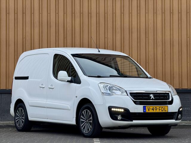 Peugeot PARTNER 120 1.6 VTi 98 L1 Profit+ | Benzine! | 3 Persoons | Apple Carplay | Android Auto | Trekhaak | Airconditioning | Cruise Control | Stoelverwarming | Parkeersensoren | Elektrische Spiegels |