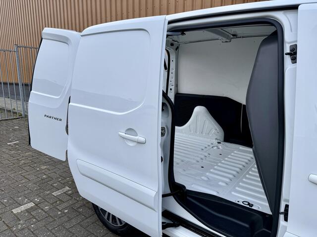 Peugeot PARTNER 120 1.6 VTi 98 L1 Profit+ | Benzine! | 3 Persoons | Apple Carplay | Android Auto | Trekhaak | Airconditioning | Cruise Control | Stoelverwarming | Parkeersensoren | Elektrische Spiegels |