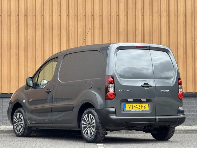 Peugeot PARTNER 120 1.6 HDi 75 L1 XR | 1e Eigenaar | 3 Persoons | Airconditioning | Parrot | Trekhaak | Elektrische Ramen | Elektrische Spiegels | USB | AUX |
