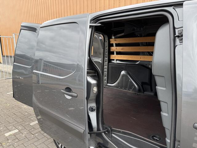 Peugeot PARTNER 120 1.6 HDi 75 L1 XR | 1e Eigenaar | 3 Persoons | Airconditioning | Parrot | Trekhaak | Elektrische Ramen | Elektrische Spiegels | USB | AUX |