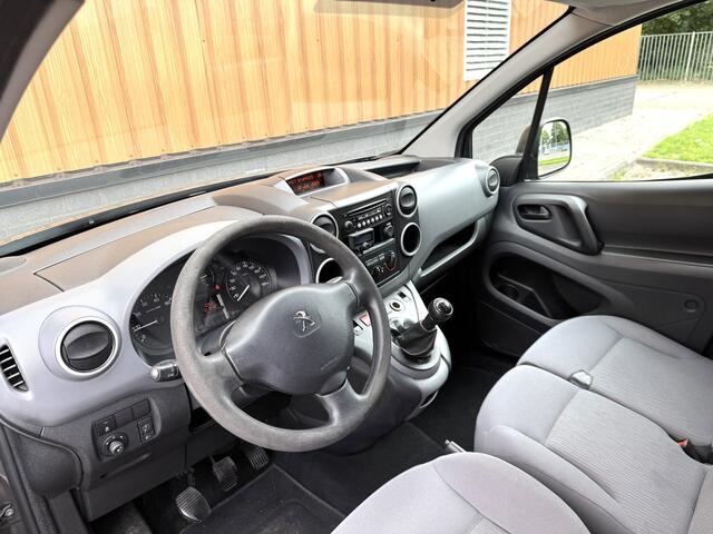 Peugeot PARTNER 120 1.6 HDi 75 L1 XR | 1e Eigenaar | 3 Persoons | Airconditioning | Parrot | Trekhaak | Elektrische Ramen | Elektrische Spiegels | USB | AUX |