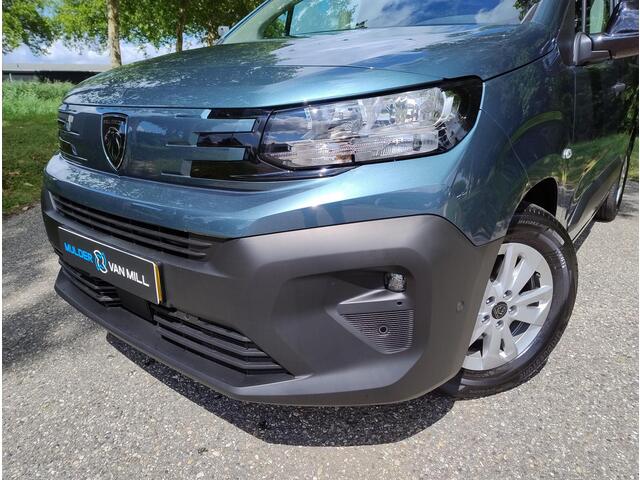 Peugeot PARTNER e-Partner L2 50 kWh 136pk AUTOMAAT | 3-zits | Adaptieve cruise control | Climate control | Multimedia | NAVI | Apple Carplay | Android Auto | Surround View | Achteruitrijcamera | Parkeersensoren rondom | Dode hoek detectie | Lederen stuurwiel | 16 inch li