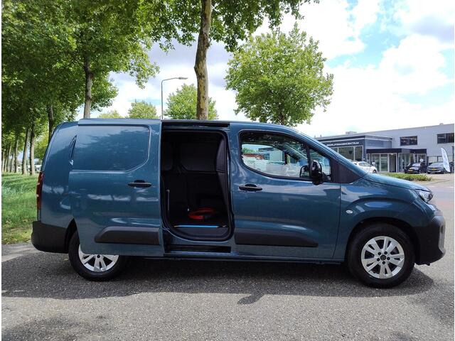Peugeot PARTNER e-Partner L2 50 kWh 136pk AUTOMAAT | 3-zits | Adaptieve cruise control | Climate control | Multimedia | NAVI | Apple Carplay | Android Auto | Surround View | Achteruitrijcamera | Parkeersensoren rondom | Dode hoek detectie | Lederen stuurwiel | 16 inch li