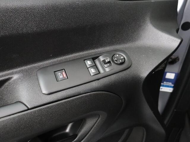 Peugeot PARTNER 1.5BlueHDI 130PK Automaat Premium | Navigatie | 3-Persoons | Trekhaak | Airco | Cruise