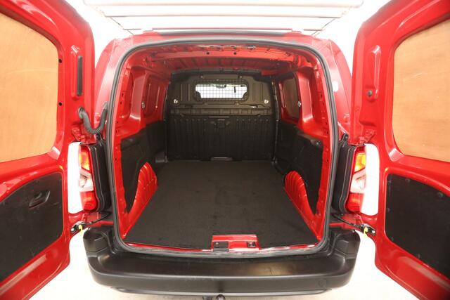 Peugeot PARTNER 1.5 BlueHDI L1H1 | MARGE! | Airco Carplay Trekhaak Navi Imperiaal Schuifdeur