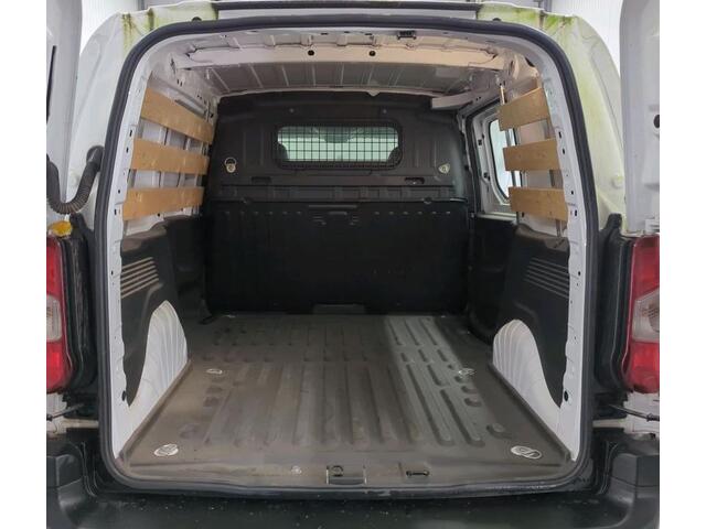 Peugeot PARTNER 1.2 Benzine 111PK Euro6 *Distributie bij 68Dkm. vervangen* Premium / Airco / Navigatie / Schuifdeur Re./ Radio multimedia