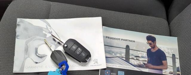 Peugeot PARTNER 1.2 Benzine 111PK Euro6 *Distributie bij 68Dkm. vervangen* Premium / Airco / Navigatie / Schuifdeur Re./ Radio multimedia