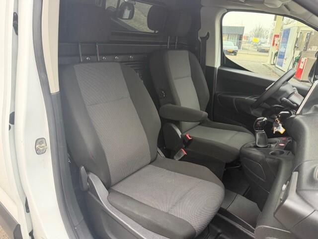 Peugeot PARTNER 1.5 BlueHDI Premium AIRCO I APPLE CAR PLAY I IMPERIAAL I LAGE KM'S I COMPLETE ONDERHOUDSHISTORIE I 1e EIGENAAR