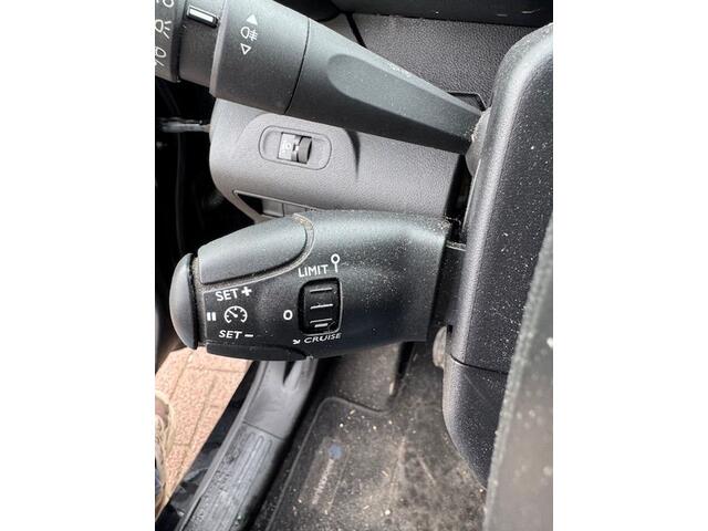 Peugeot PARTNER 1.5 BlueHDi 100 L2 3zits Airco,Cruisecontrol VOORSCHADE