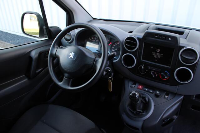 Peugeot PARTNER 120 1.6 BlueHDi 75 L1 Premium Pack | Incl. 12 maanden garantie | RVS imperiaal | Airco | Cruise control | Trekhaak | Elektrische ramen | Parkeersensoren | Tussenschot | Mistlampen voor | Schuifdeur rechts | Lat om lat betimmering |