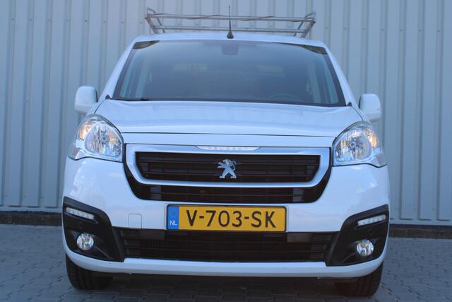 Peugeot PARTNER 120 1.6 BlueHDi 75 L1 Premium Pack | Incl. 12 maanden garantie | RVS imperiaal | Airco | Cruise control | Trekhaak | Elektrische ramen | Parkeersensoren | Tussenschot | Mistlampen voor | Schuifdeur rechts | Lat om lat betimmering |