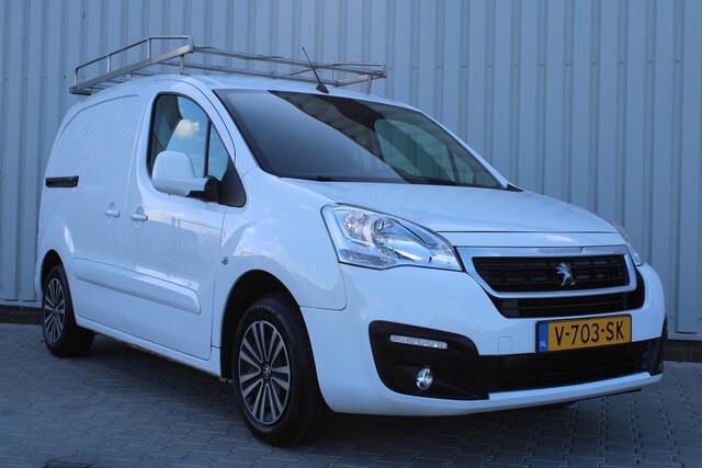 Peugeot PARTNER 120 1.6 BlueHDi 75 L1 Premium Pack | Incl. 12 maanden garantie | RVS imperiaal | Airco | Cruise control | Trekhaak | Elektrische ramen | Parkeersensoren | Tussenschot | Mistlampen voor | Schuifdeur rechts | Lat om lat betimmering |