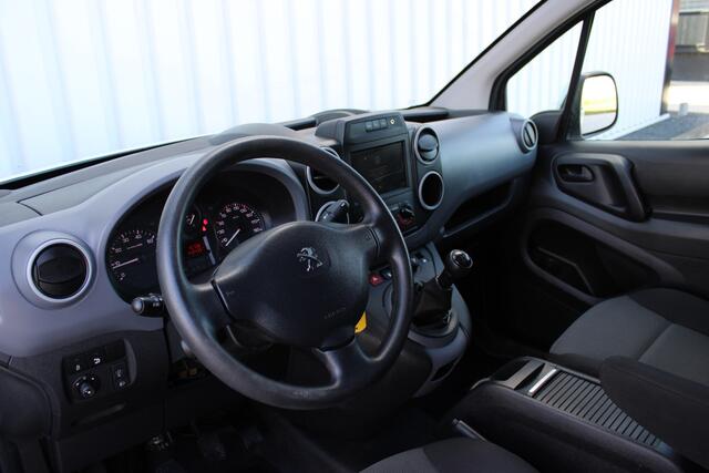 Peugeot PARTNER 120 1.6 BlueHDi 75 L1 Premium Pack | Incl. 12 maanden garantie | RVS imperiaal | Airco | Cruise control | Trekhaak | Elektrische ramen | Parkeersensoren | Tussenschot | Mistlampen voor | Schuifdeur rechts | Lat om lat betimmering |