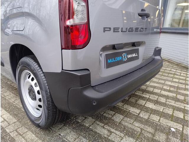 Peugeot PARTNER e-Partner L1 50 kWh 136pk | 8 jaar garantie | 0% financial lease | 2-zits | Houten afwerking laadruimte | Multimedia | Draadloze Apple Carplay en Android Auto | Achteruitrijcamera | Parkeersensoren achter | Digital cockpit | Stuurwielbediening | Bestuurde