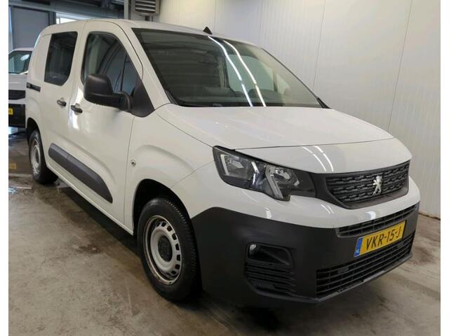 Peugeot PARTNER 1.2 Benzine 111PK Euro6 Premium / Airco / Navigatie / Cruise-ctr. / Schuifdeur + Raam / Radio multimedia
