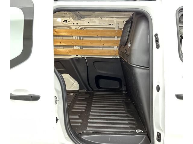 Peugeot PARTNER 1.2 Benzine 111PK Euro6 Premium / Airco / Navigatie / Cruise-ctr. / Schuifdeur + Raam / Radio multimedia